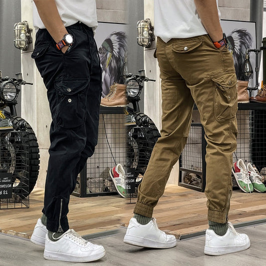 Herr cargobyxor med elastisk midja, dragsko och flera fickor