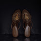 Luxuriöse, bestickte Sandalen im britischen königlichen Stil