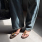 Luxuriöse, bestickte Sandalen im britischen königlichen Stil