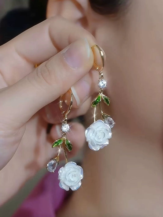 🌸 Kamelien-Ohrringe mit Perlen – Zeitlose französische Eleganz für jeden Anlass