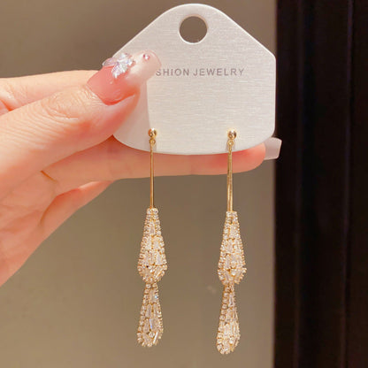 ✨ Elegante Ohrringe in Tropfenform – französischer Chic mit funkelnden Zirkonia-Steinen! 💎🤍