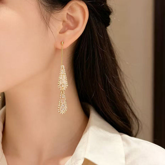 ✨ Elegante Ohrringe in Tropfenform – französischer Chic mit funkelnden Zirkonia-Steinen! 💎🤍