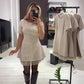 Ein stilvolles Kleid mit einem glitzernden Mesh-Patchwork-Muster.